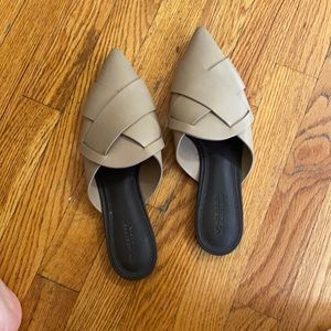 Mercedes Castillo mules